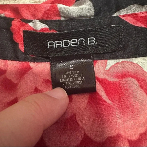 Y2k Arden B Black silk blend floral button down blouse w/ red accents size Small - Picture 5 of 8